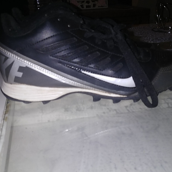Nike cleats - Picture 2 of 4